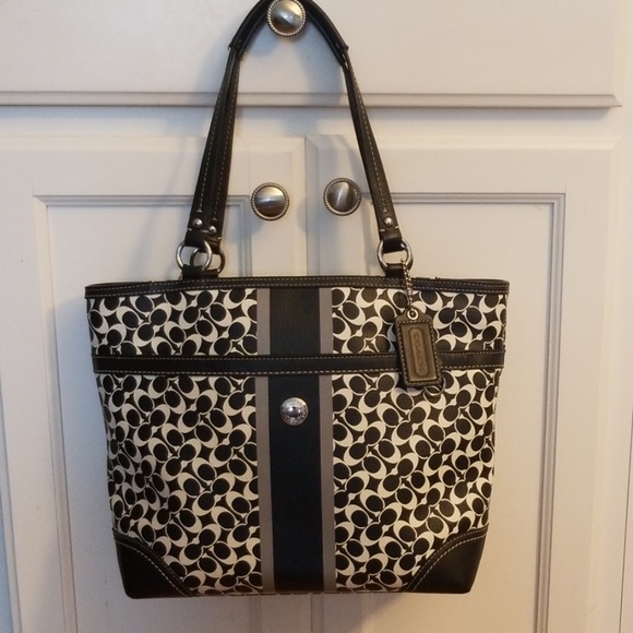 Coach Handbags - Coach Heritage Chelsea Purse